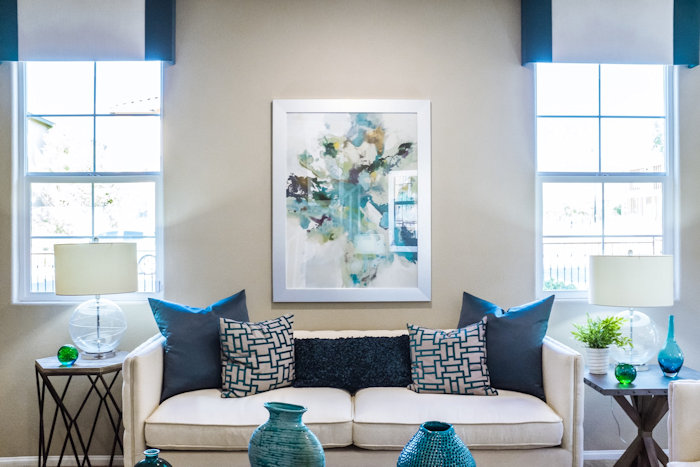 Sofa cream with blue cushions