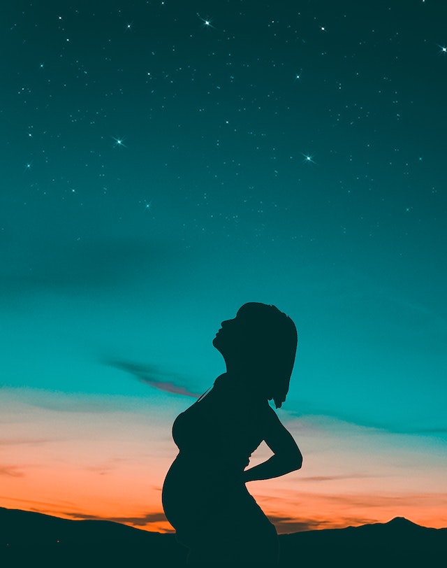 Giving Birth pregnant woman night sky